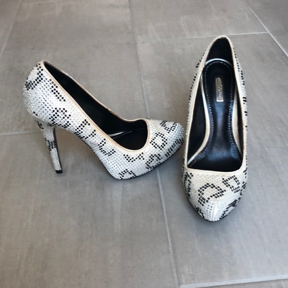 Report Signature Shoes - Size 6 report signature crystal pumps